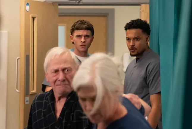 Jacob de Emmerdale se enfrenta a la Dra. Todd tras presenciar su mal comportamiento - Image 3