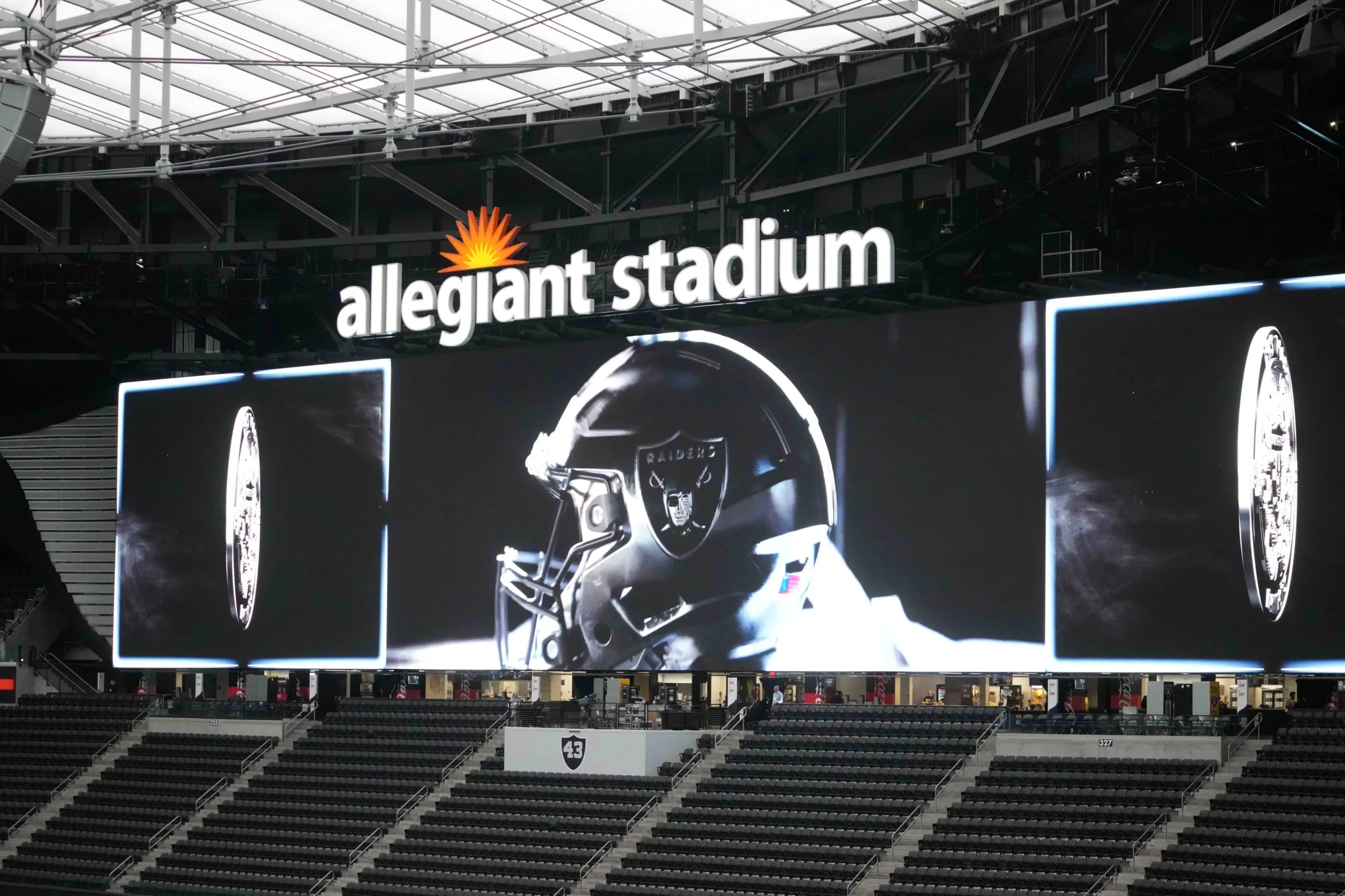 Raiders de Las Vegas Buscan QB Experimentado para Guiar a Mendoza