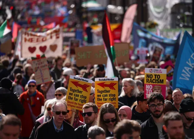 Massive 'No Kings' Protests Against Trump and Far-Right Rock US, UK - Image 5