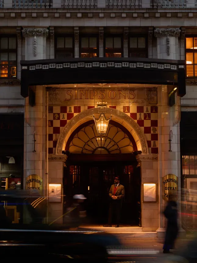 Simpson's in the Strand: London's Legendary Restaurant Reopens with Iconic Roast Beef Trolley - Image 2