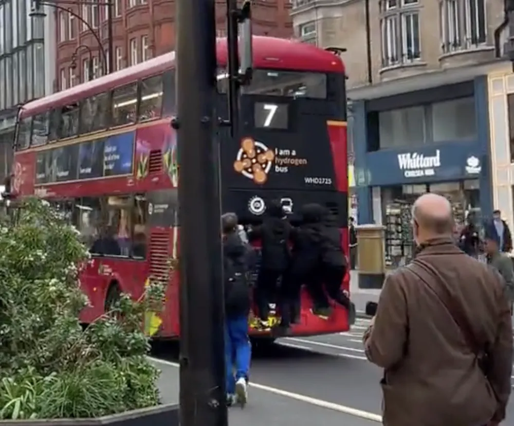 Teenagers Risk Lives in 'Bus Surf' Stunt on Oxford Street