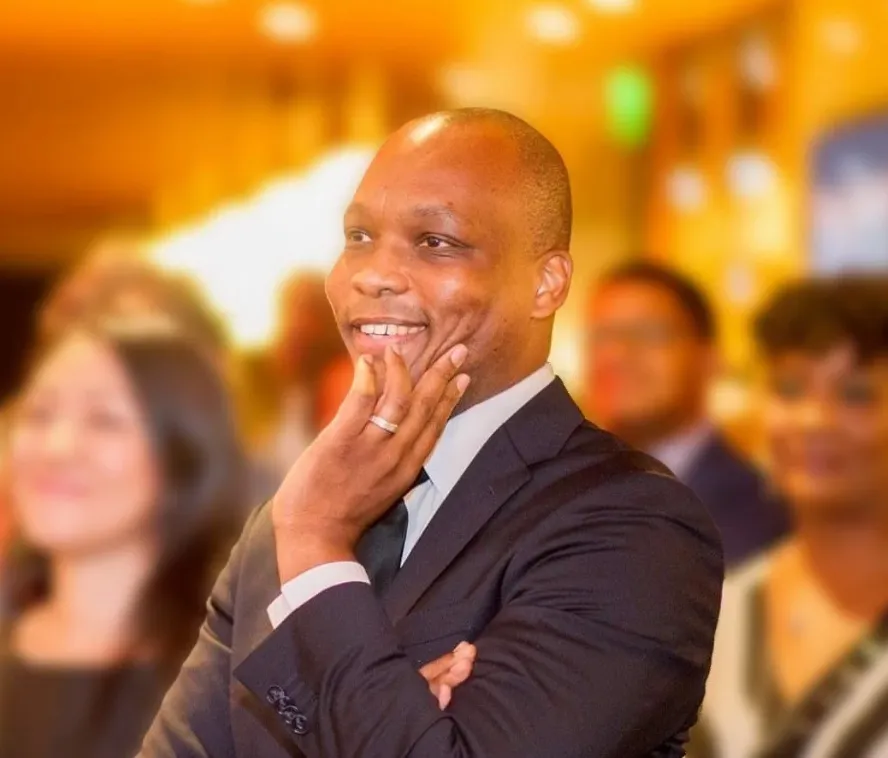 Crisis Laboral en EE.UU.: Talento Desperdiciado y Soluciones Inmediatas