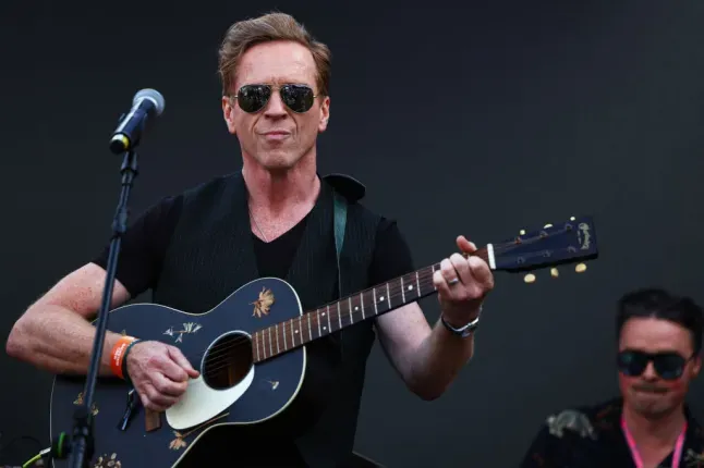 BBC Radio Host Mortified After Accidentally Insulting Damian Lewis' Music to His Face - Image 3 BBC Radio Host Mortified After Accidentally Insulting Damian Lewis' Music to His Face - Image 3