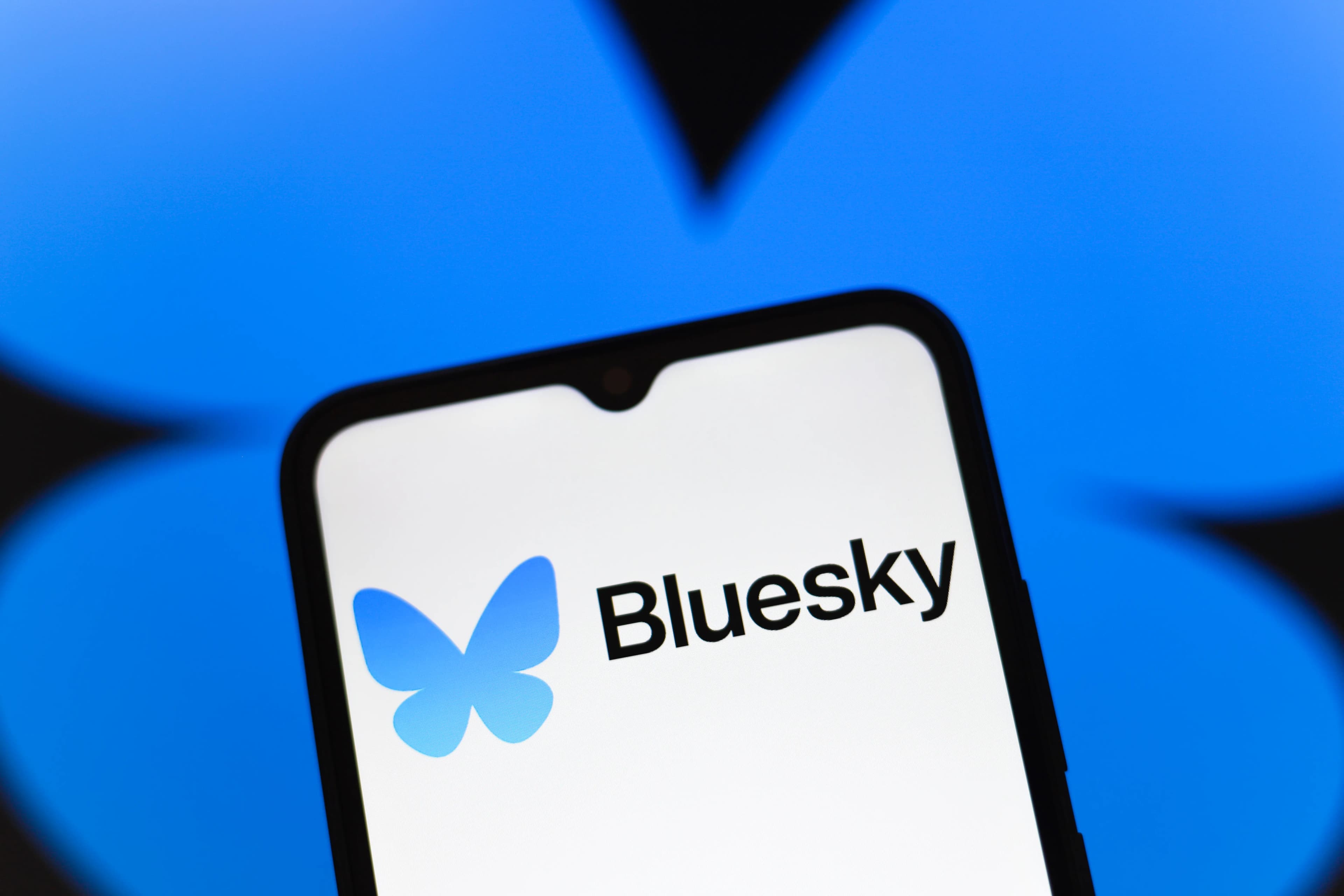 Bluesky Lanza Attie: IA para Crear Feeds Personalizados y Aplicaciones Sociales Bluesky Lanza Attie: IA para Crear Feeds Personalizados y Aplicaciones Sociales