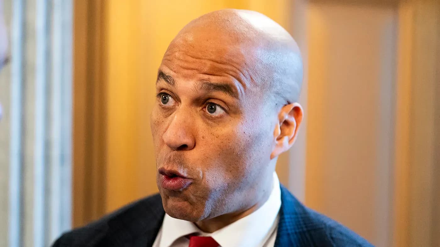 Booker Critica a Trump por Pago a TSA: ¿Por Qué No lo Hizo Antes? Booker Critica a Trump por Pago a TSA: ¿Por Qué No lo Hizo Antes?