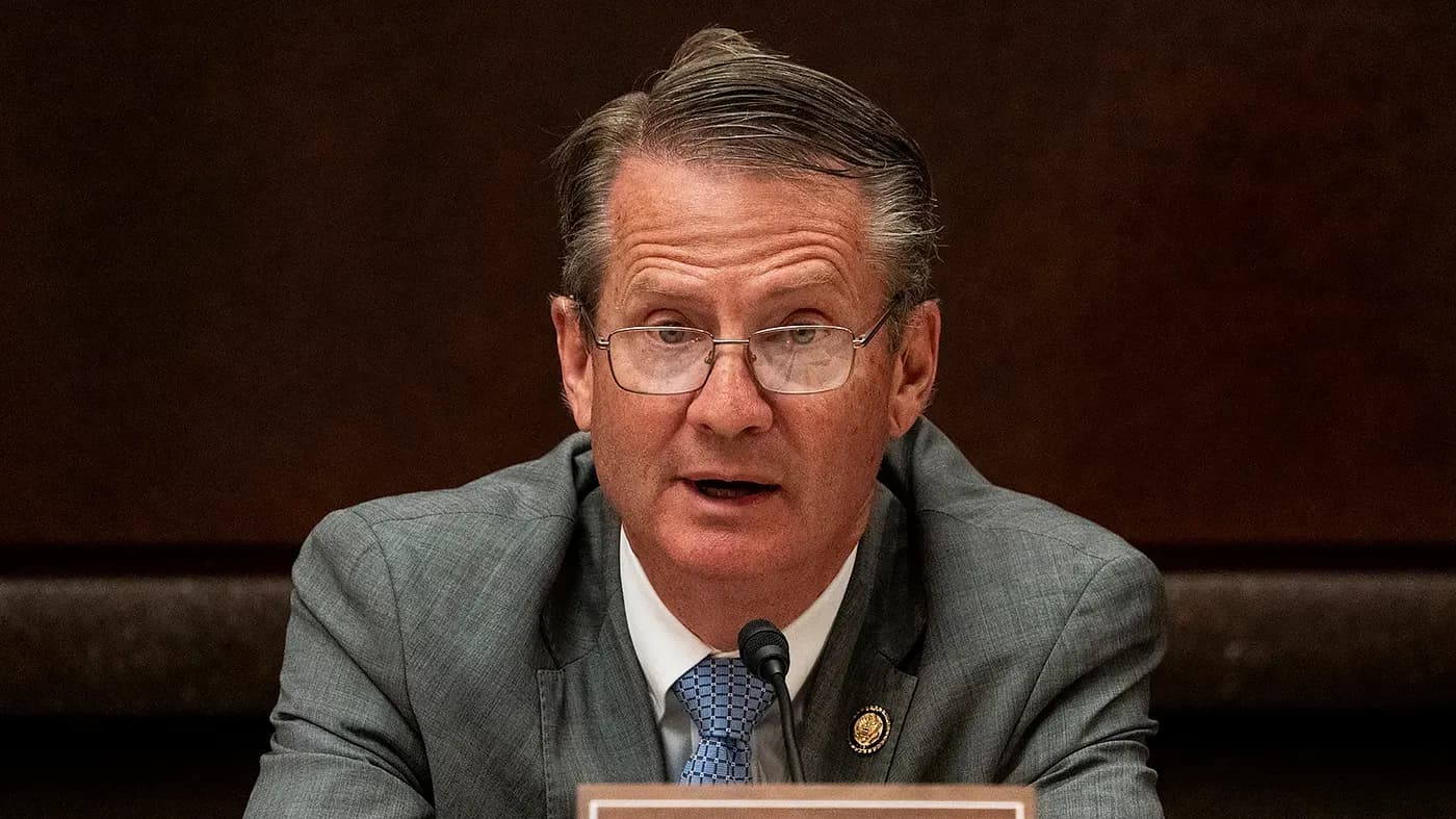 Burchett Exige Nuevo Liderazgo en el Senado Tras Votación de DHS Burchett Exige Nuevo Liderazgo en el Senado Tras Votación de DHS