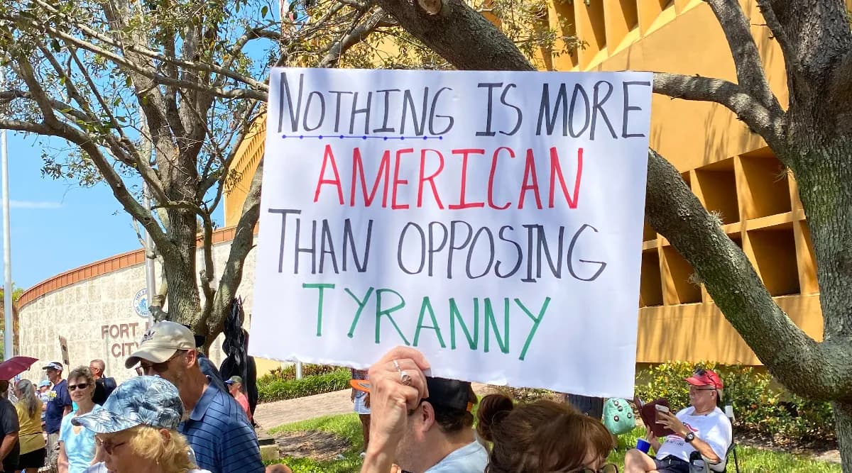 Millones en las Calles: Protestas Masivas 'No más Reyes' en Estados Unidos - Image 3 Millones en las Calles: Protestas Masivas 'No más Reyes' en Estados Unidos - Image 3