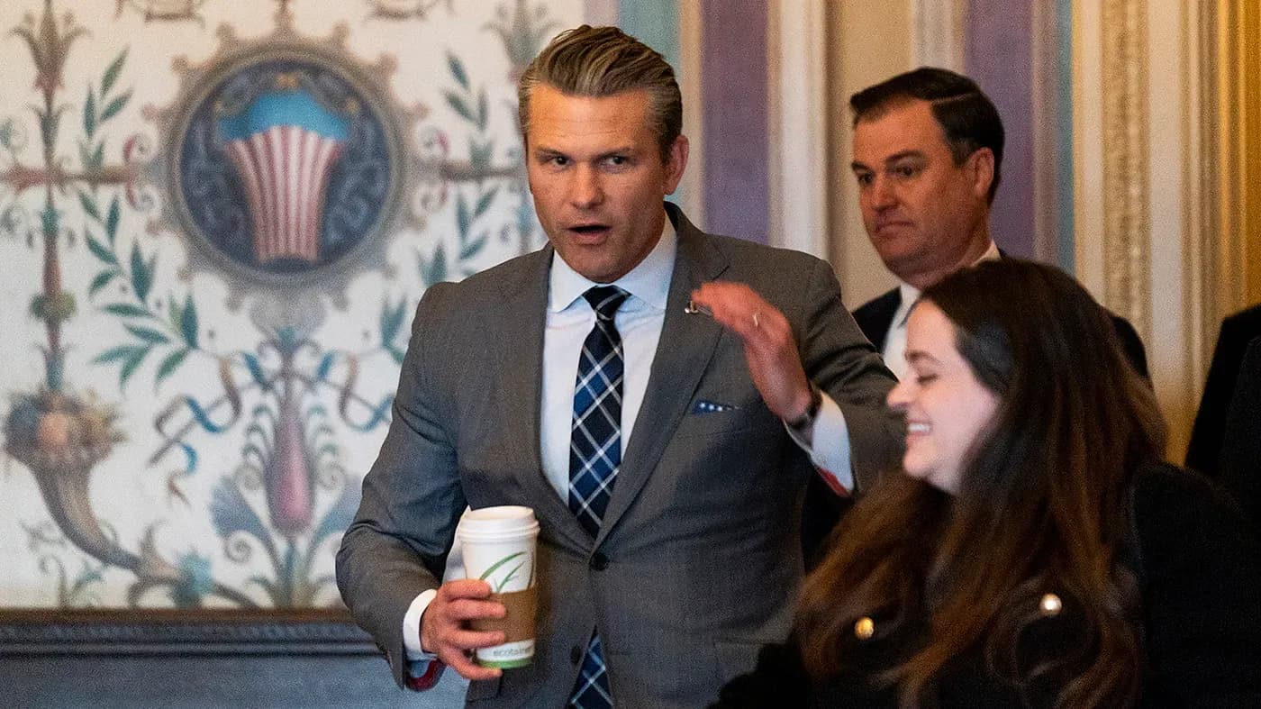 El Secretario de Defensa de EE. UU. impulsa el cristianismo en el ejército: Preocupaciones y controversias El Secretario de Defensa de EE. UU. impulsa el cristianismo en el ejército: Preocupaciones y controversias